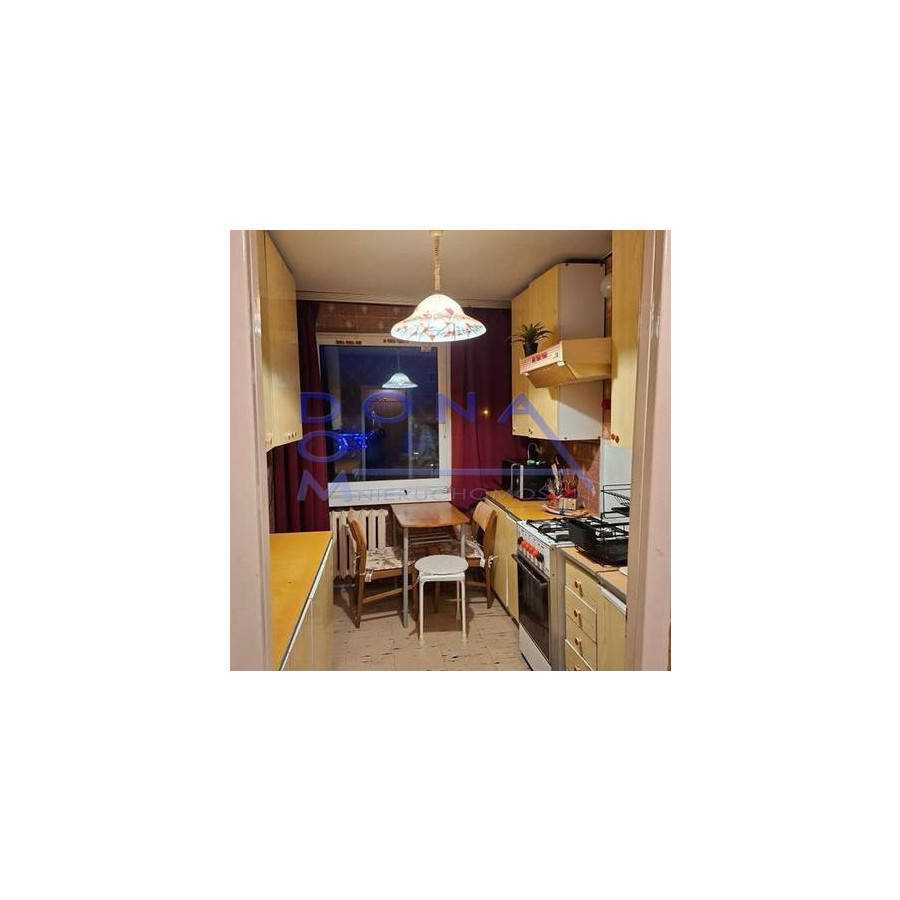 ł&oacute;dzkie, Ł&oacute;dź, Widzew, Bartoka, M-3 z balkonem na Widzewie do remontu.